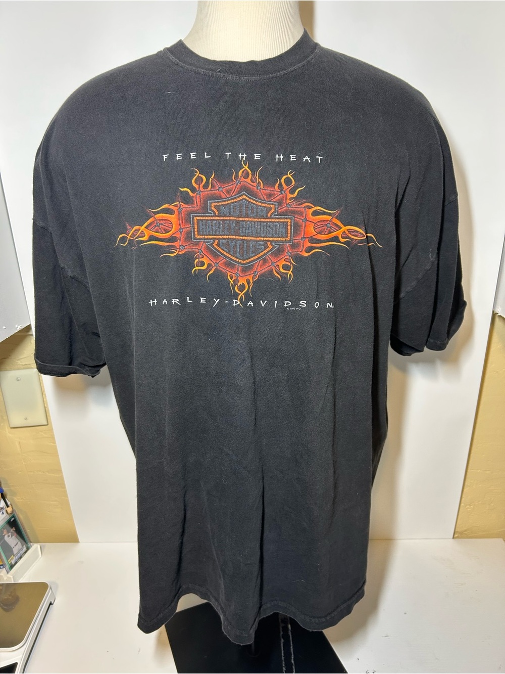 Harley-Davidson Men's Black 'Feel The Heat' Graphic T-Shirt1998 vintage